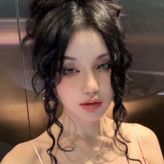 Whitney (whitiey.lens) Lens social identity (.lens handle) PFP