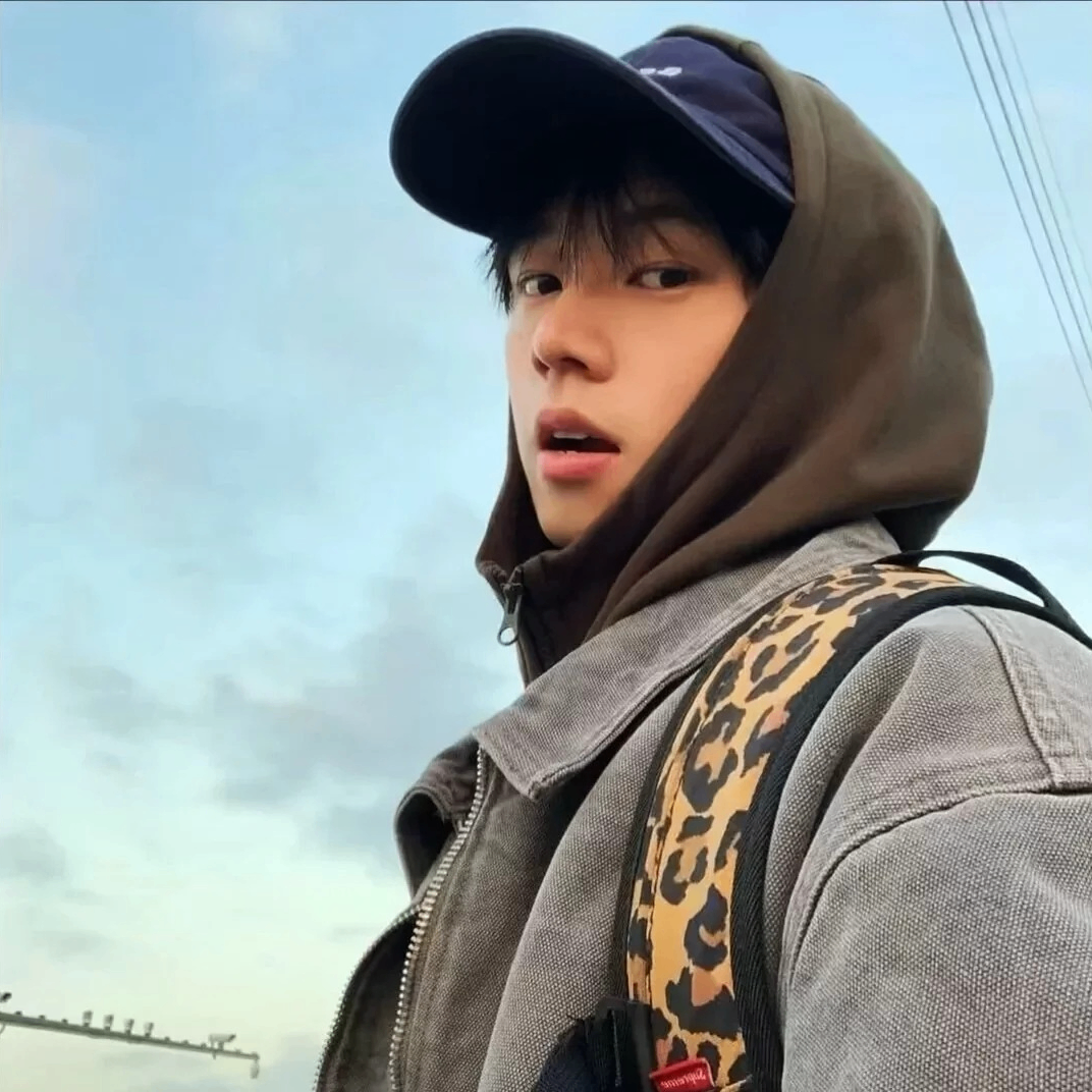 Evelyn (daisycynthia.lens) Lens social identity (.lens handle) PFP