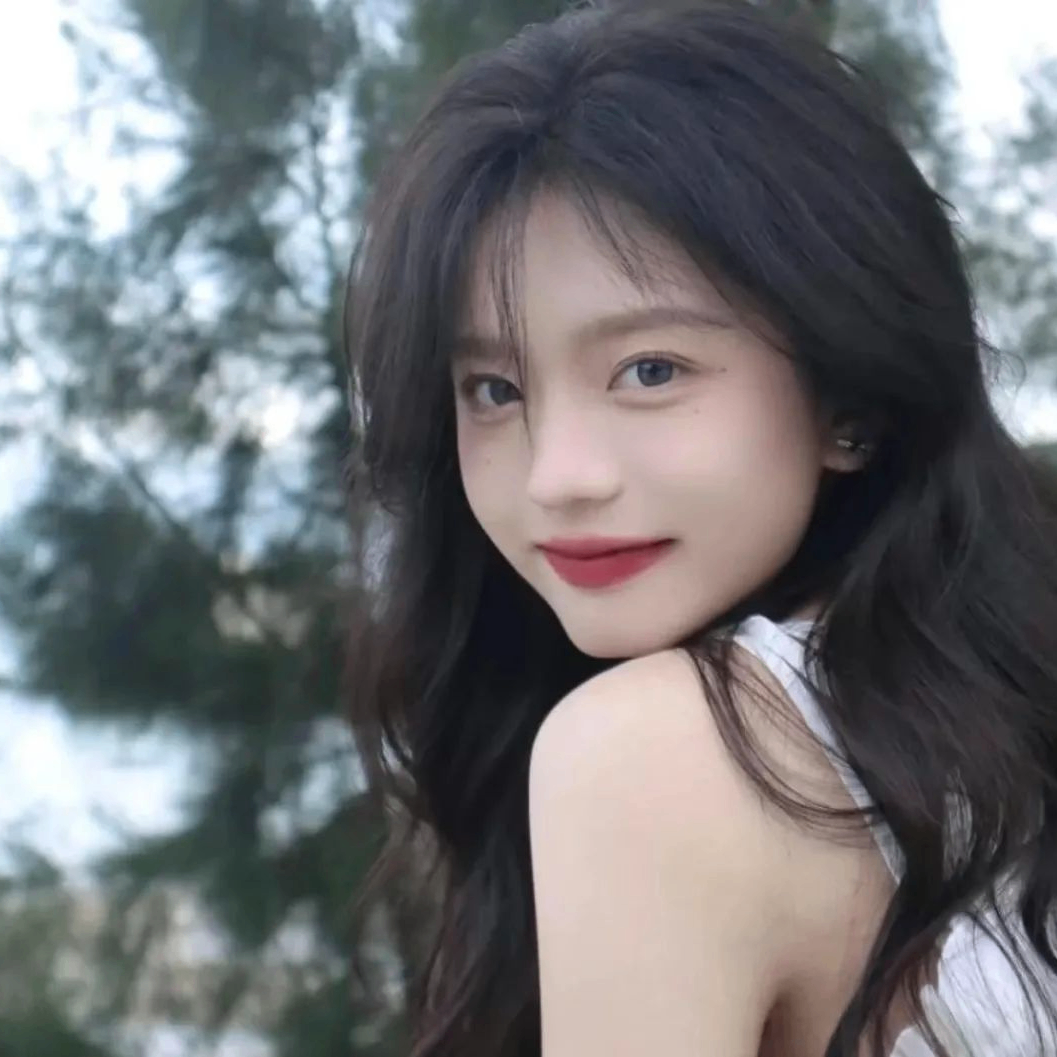 Madeline North (yyxxx.lens) Lens social identity (.lens handle) PFP