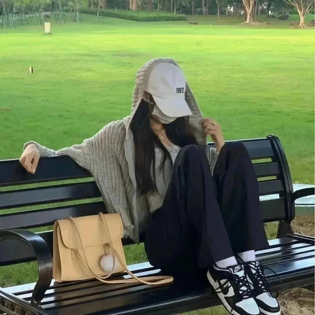 Betsy (penelopeisaac.lens) Lens social identity (.lens handle) PFP