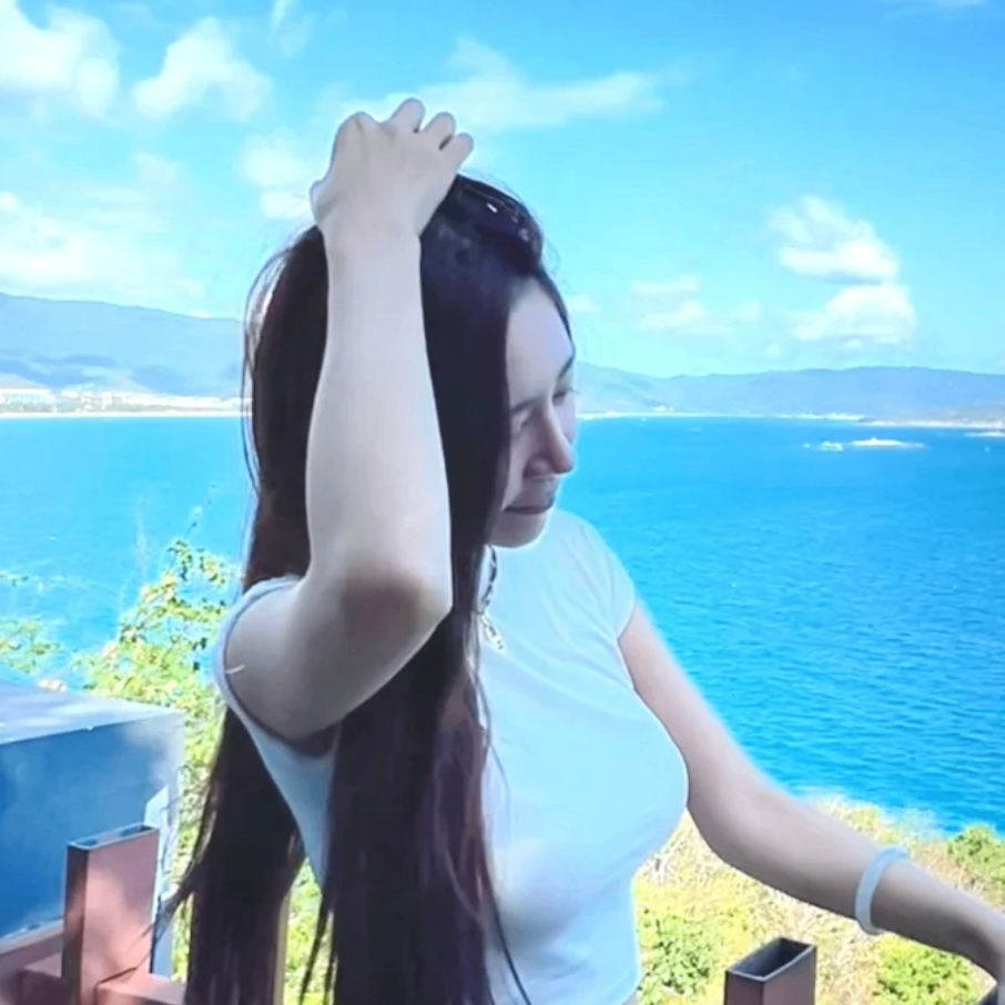 Whitney (wzklf.lens) Lens social identity (.lens handle) PFP