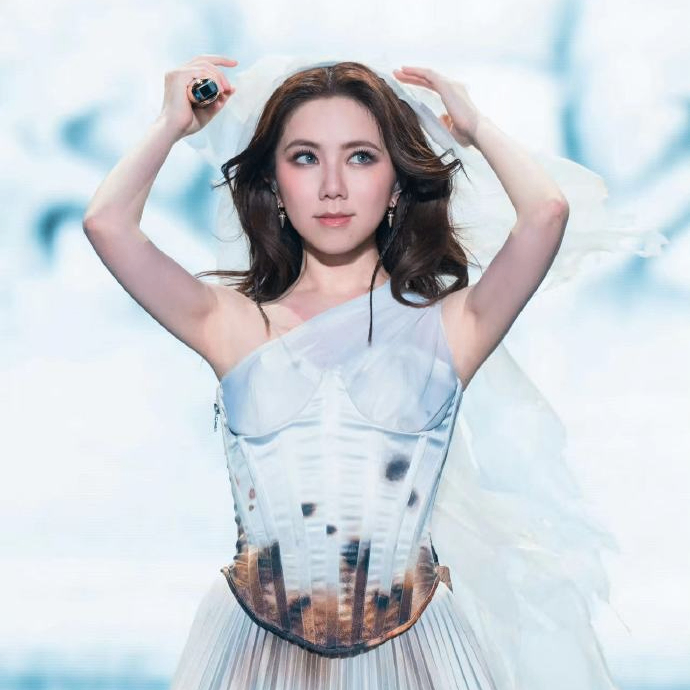 yuesui (dbasu.lens) Lens social identity (.lens handle) PFP