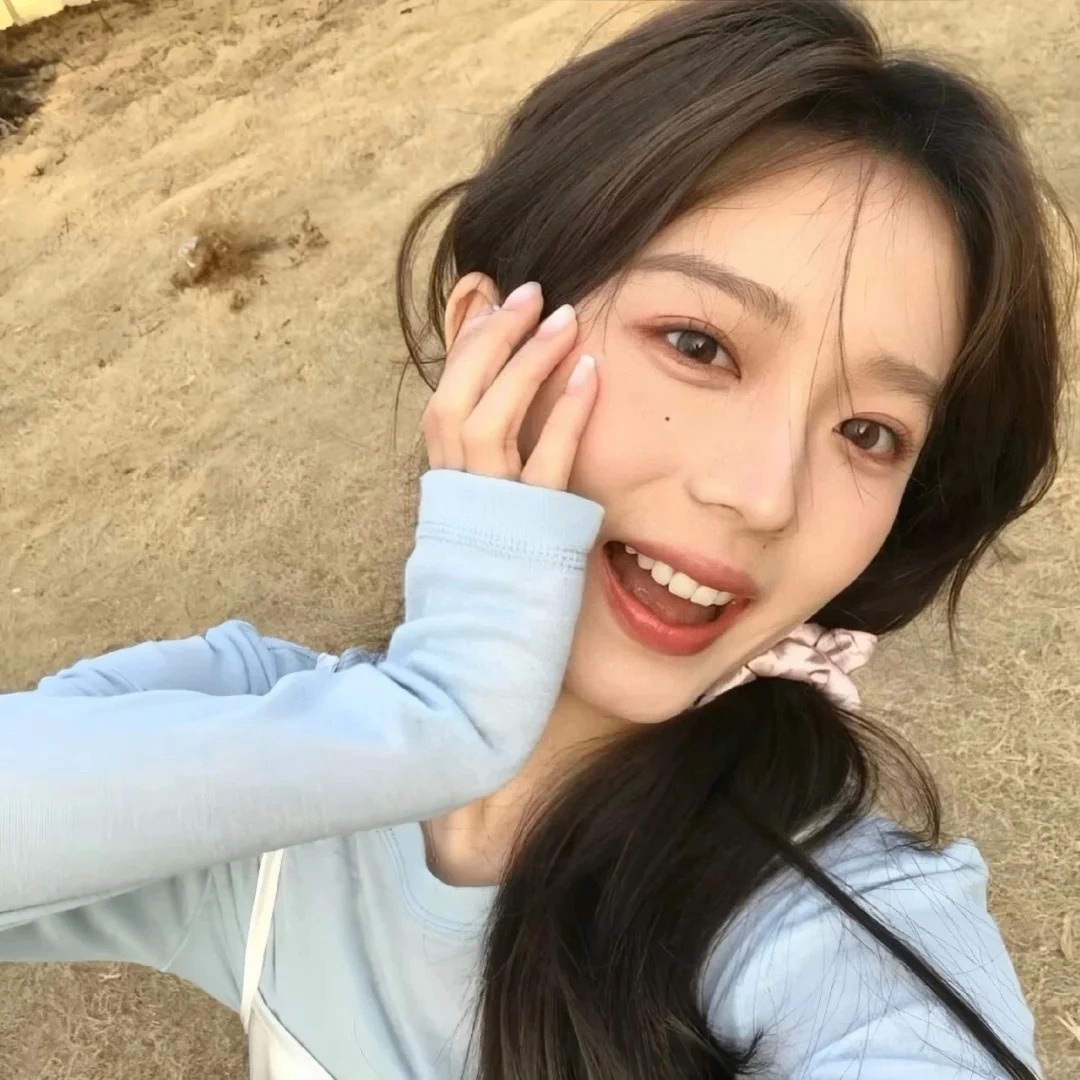 Farrah (ellaemily.lens) Lens social identity (.lens handle) PFP