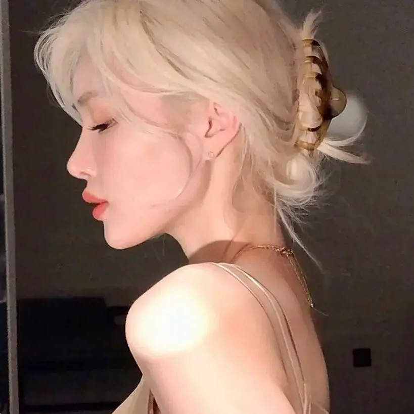 Rory Pound (qqqqqqi.lens) Lens social identity (.lens handle) PFP