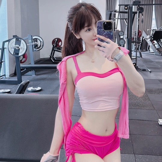 Laurel (lauror.lens) Lens social identity (.lens handle) PFP