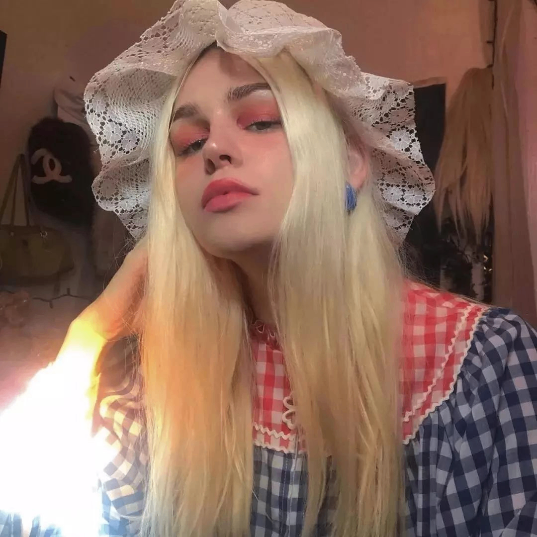 Distantlight (babyburger.lens) Lens social identity (.lens handle) PFP