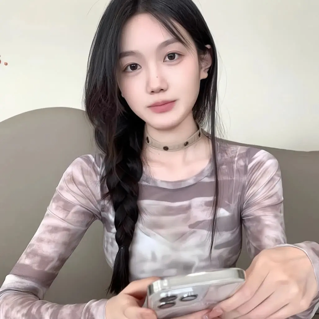 Linda Jonson (llllly.lens) Lens social identity (.lens handle) PFP