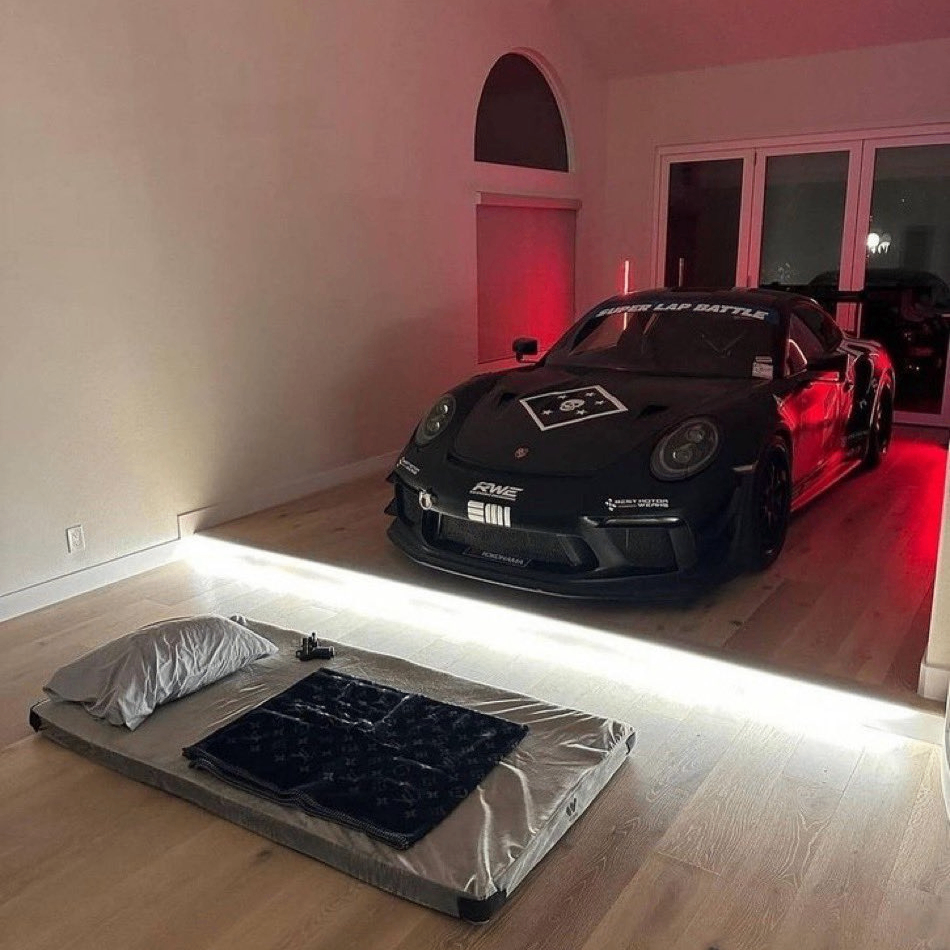 Bruce W3yne (multichainmaxi.lens) Lens social identity (.lens handle) PFP