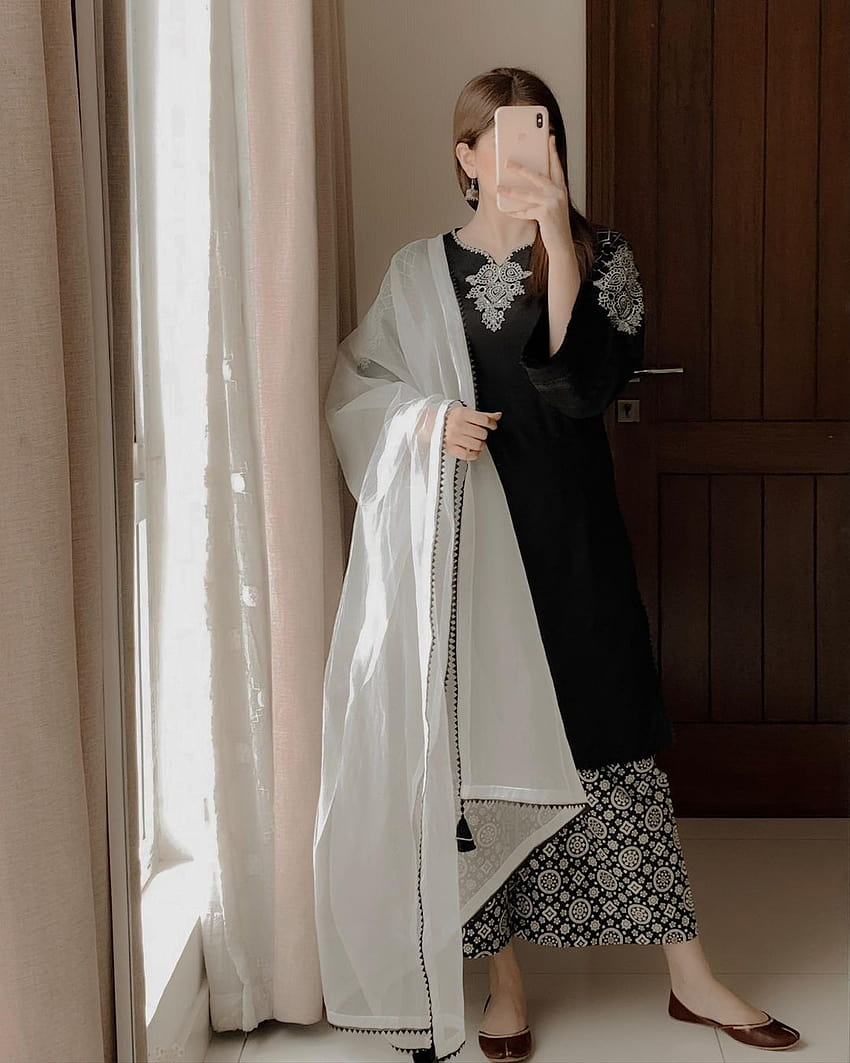 Sadia (iamsadia.lens) Lens social identity (.lens handle) PFP