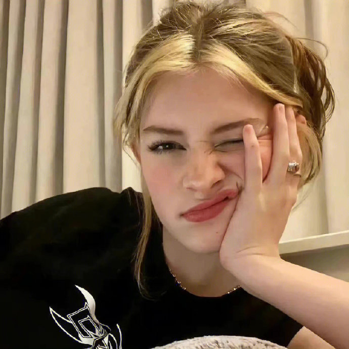 ArianaEvan (zoeyclaire.lens) Lens social identity (.lens handle) PFP