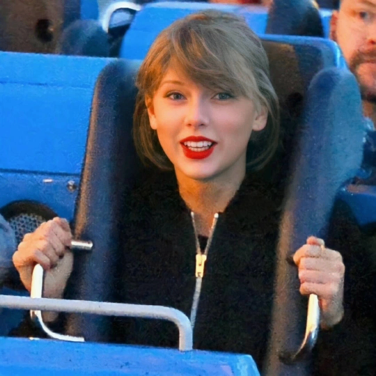 Taylor swift霉烦恼 (taylorsw.lens) Lens social identity (.lens handle) PFP