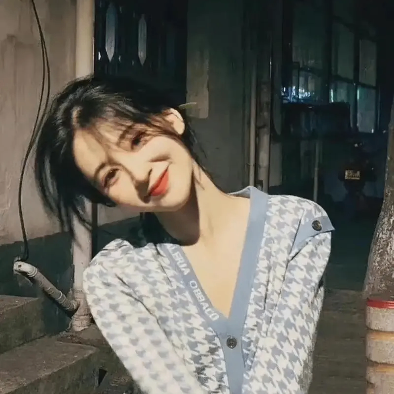 Truman William (qqqqqqh.lens) Lens social identity (.lens handle) PFP