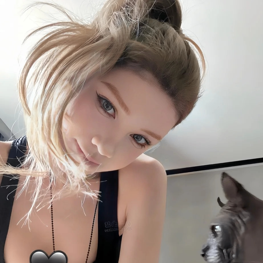 EVE (hannahconnor.lens) Lens social identity (.lens handle) PFP