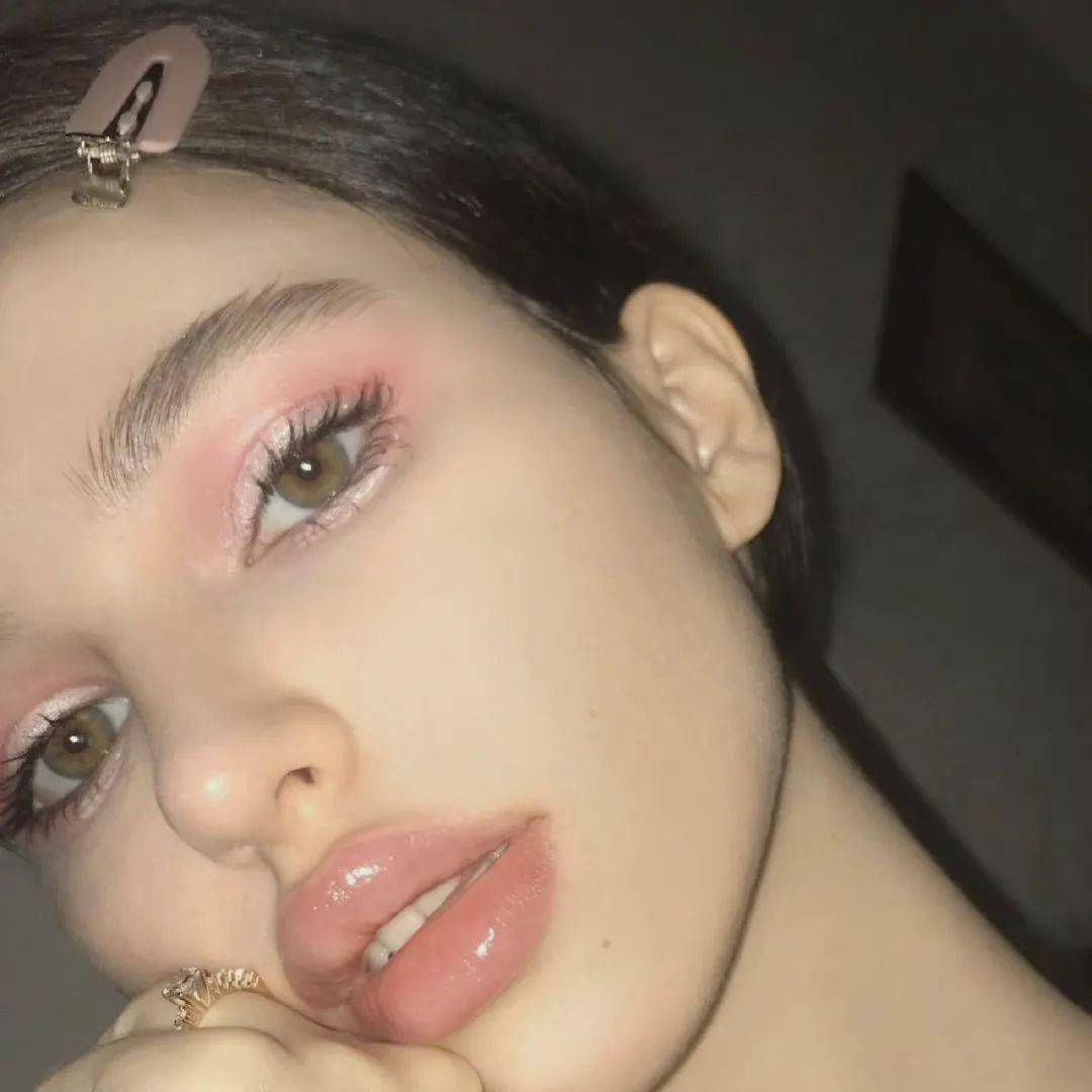 Cecilia Bentham (qqqqqqb.lens) Lens social identity (.lens handle) PFP