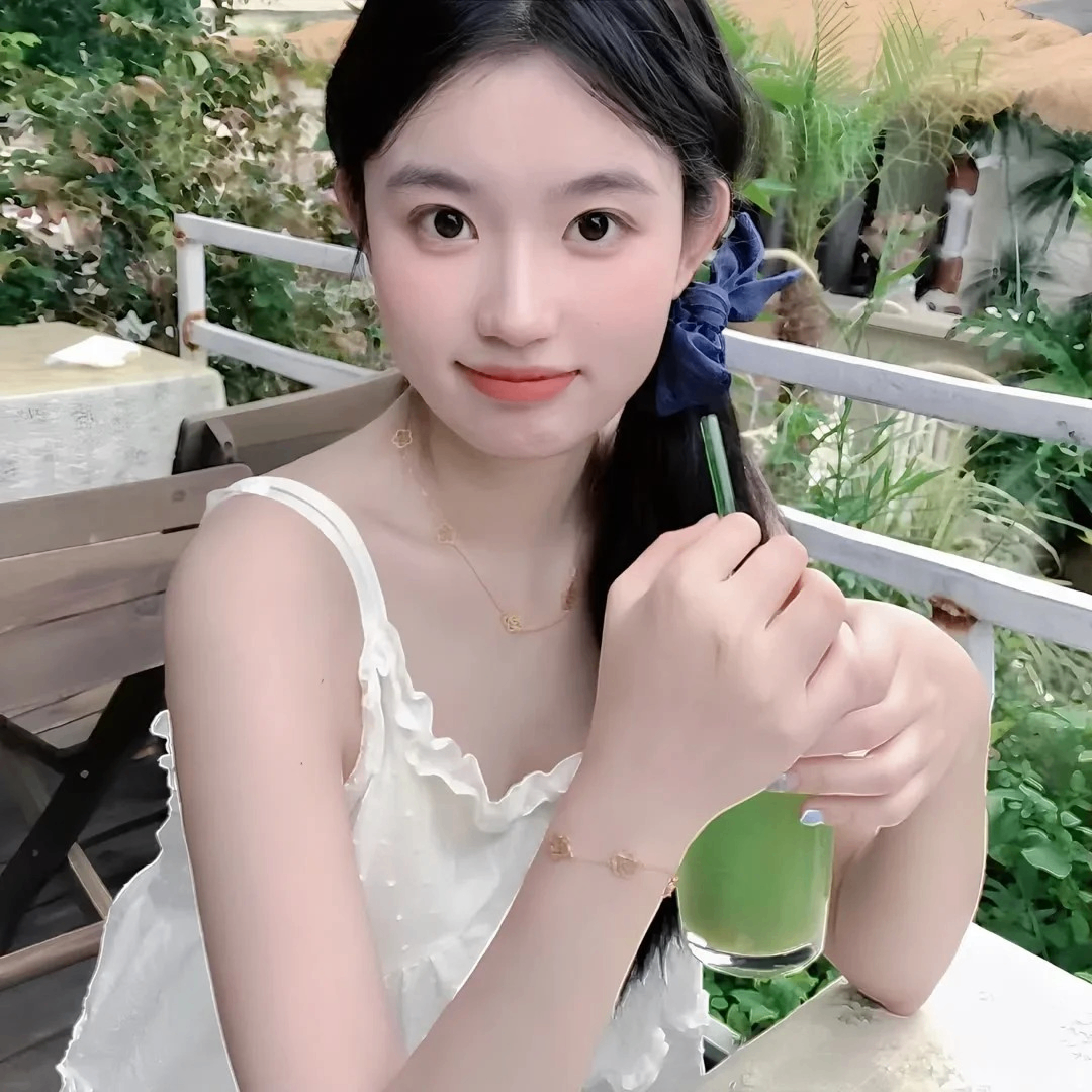 Betsy (laylaawr.lens) Lens social identity (.lens handle) PFP