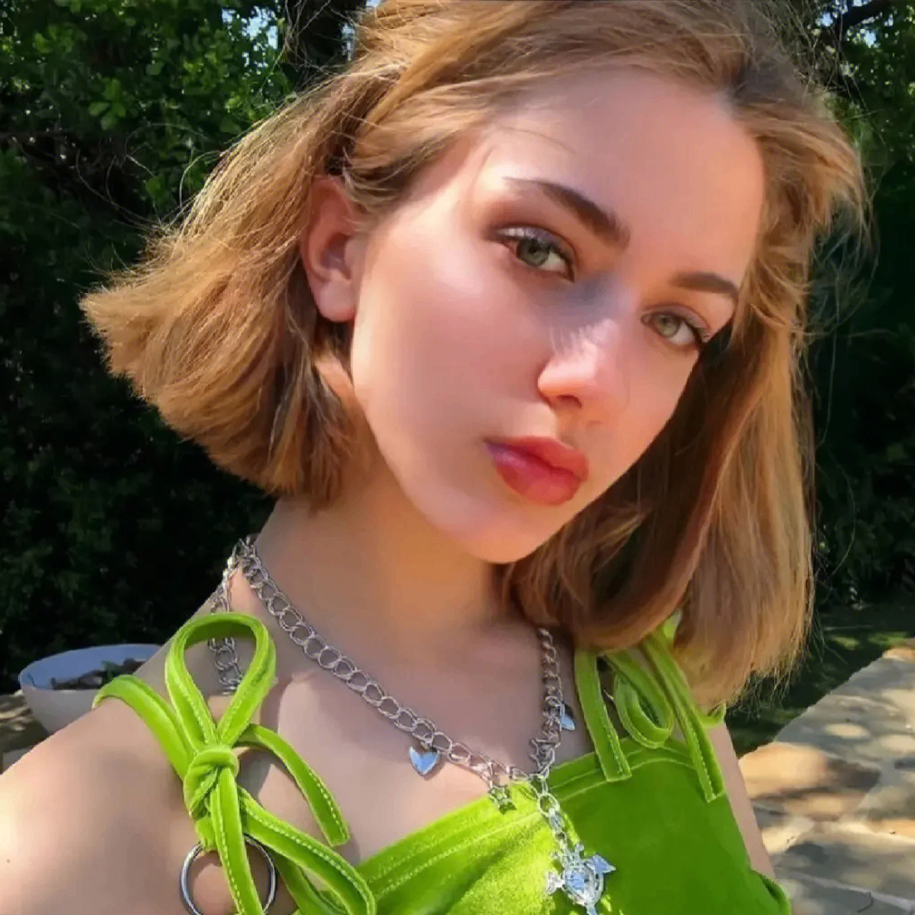 HunterSkylar (laylaharper.lens) Lens social identity (.lens handle) PFP