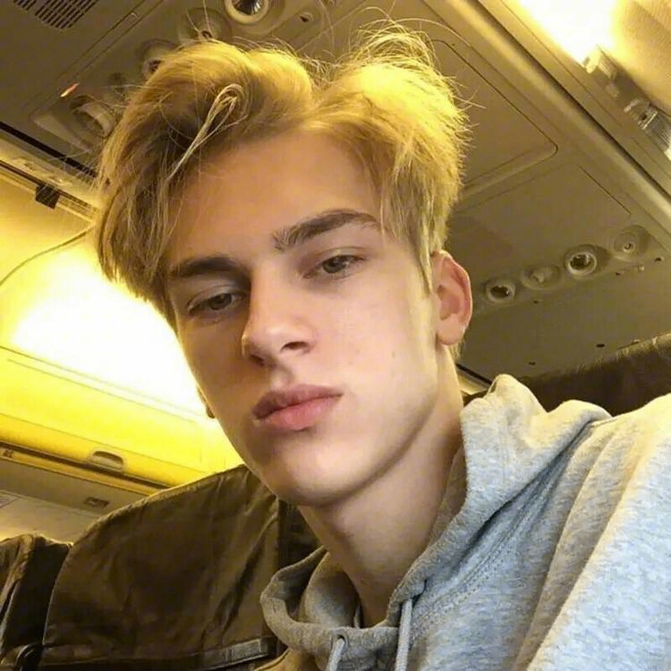 VirtualVoyager (santiagoset.lens) Lens social identity (.lens handle) PFP