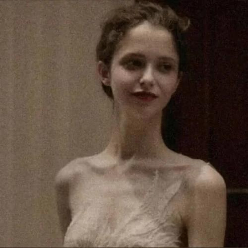 ElizabethScarlett (michaelavery.lens) Lens social identity (.lens handle) PFP