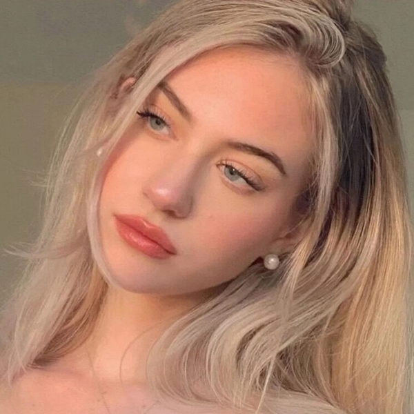 GabrielElena (christianpenelope.lens) Lens social identity (.lens handle) PFP