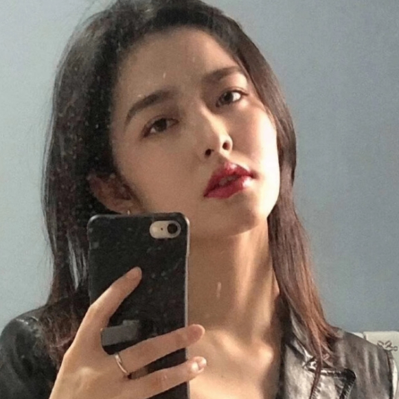 Burke Tobias (uuuuww.lens) Lens social identity (.lens handle) PFP