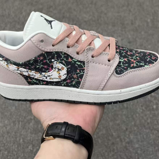 anneaty (anneaty.lens) Lens social identity (.lens handle) PFP