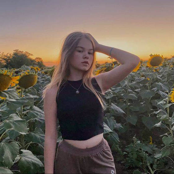 yuli (yuliyatoy.lens) Lens social identity (.lens handle) PFP