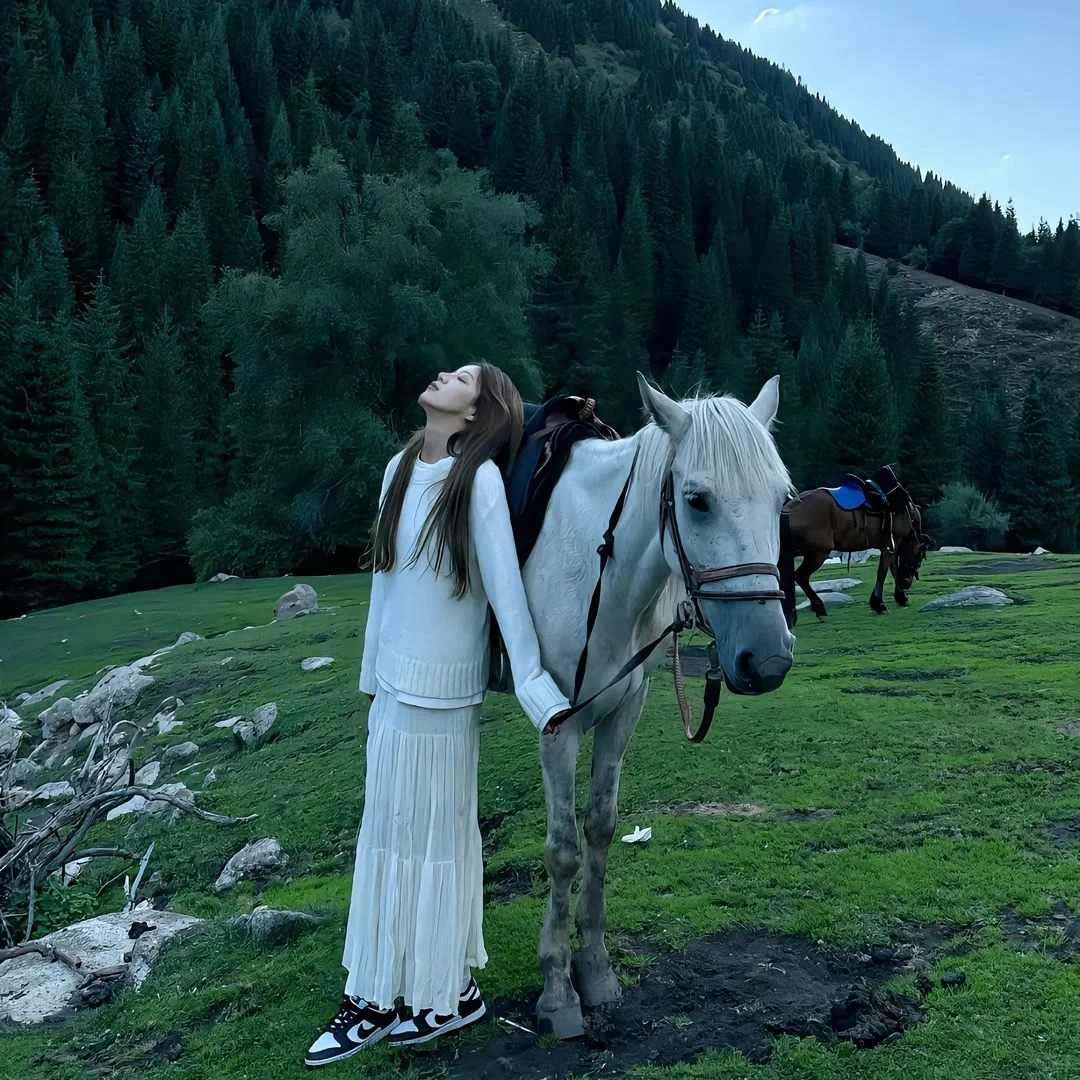 HQEQEQE (roselove.lens) Lens social identity (.lens handle) PFP