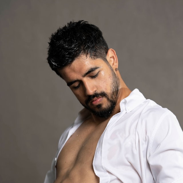 Iris (luminadog.lens) Lens social identity (.lens handle) PFP