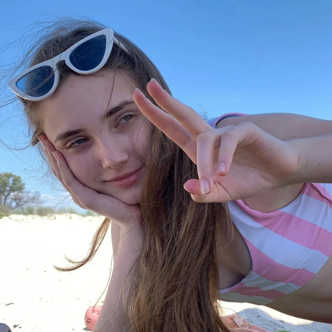 AaronViolet (gabriellaxavier.lens) Lens social identity (.lens handle) PFP