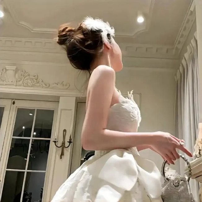 Palpitate girl (catcatt.lens) Lens social identity (.lens handle) PFP