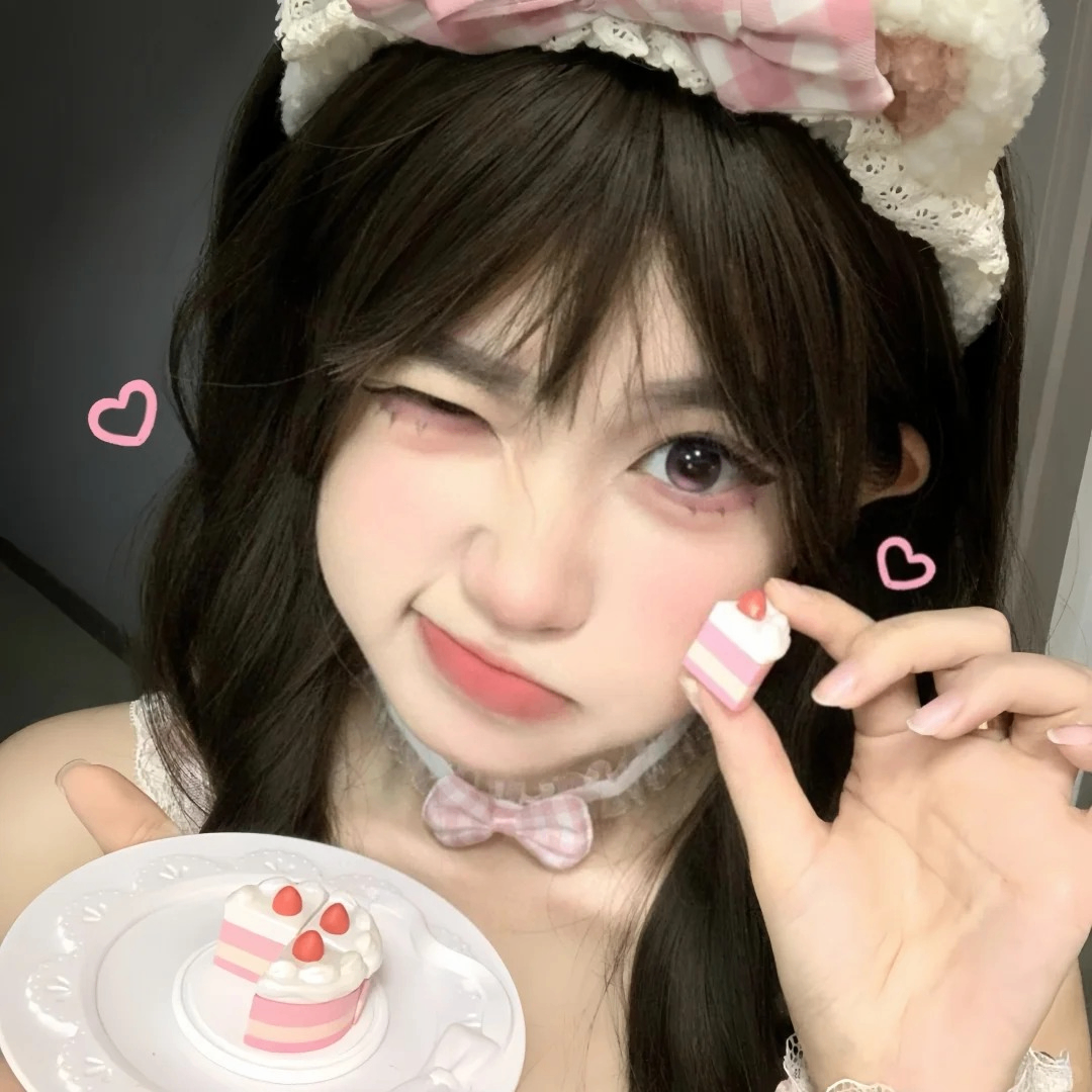 EVE (lillianlevi.lens) Lens social identity (.lens handle) PFP