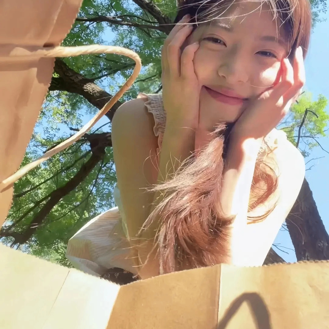 Beatrice (jessicajulia.lens) Lens social identity (.lens handle) PFP