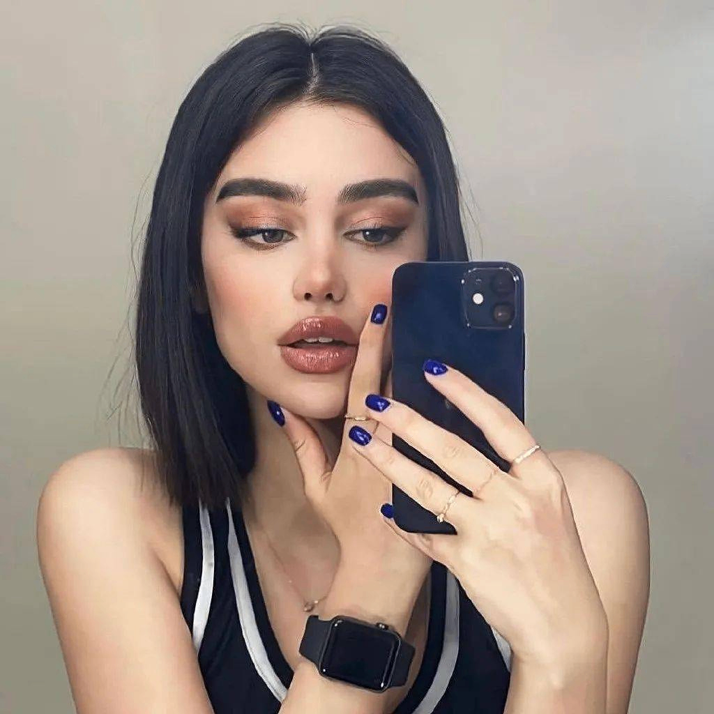 RubyLincoln (julialincoln.lens) Lens social identity (.lens handle) PFP