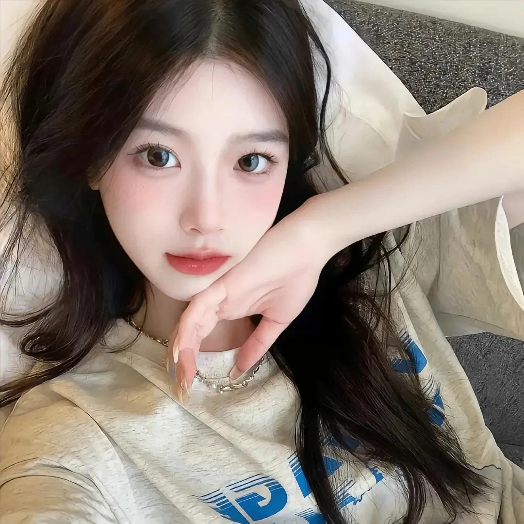 Grace (feliciagenevieve.lens) Lens social identity (.lens handle) PFP