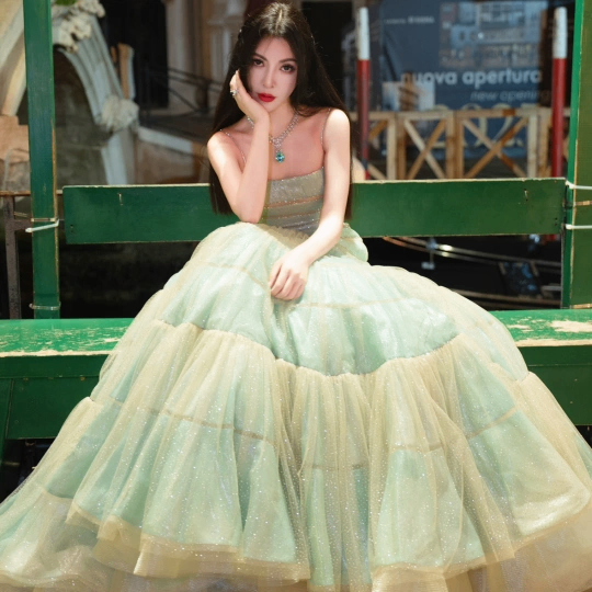 Vivian (vivdore.lens) Lens social identity (.lens handle) PFP