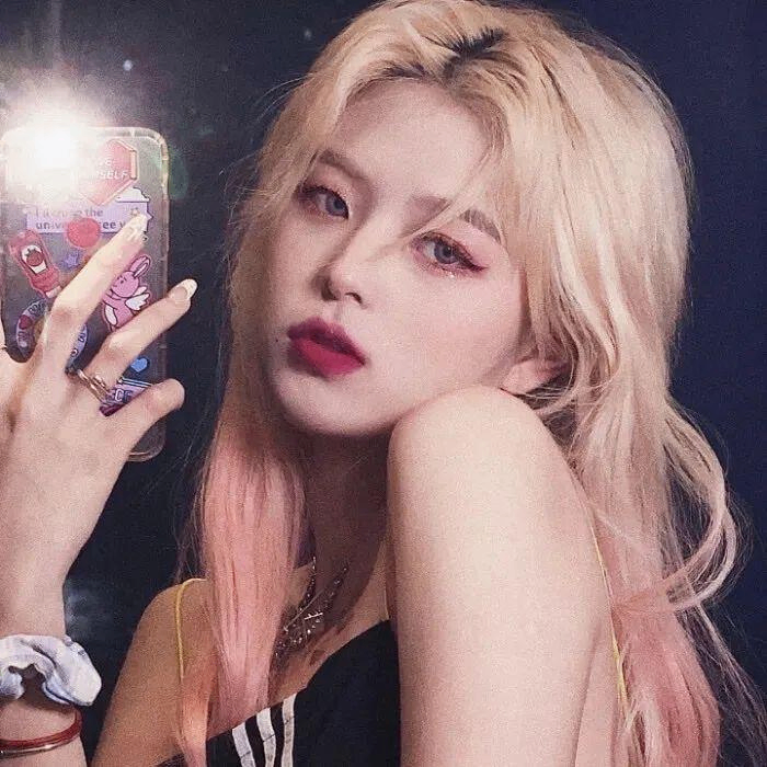 NoraClaire (josephlayla.lens) Lens social identity (.lens handle) PFP