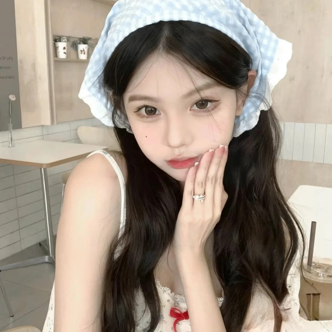 Betsy (enida.lens) Lens social identity (.lens handle) PFP