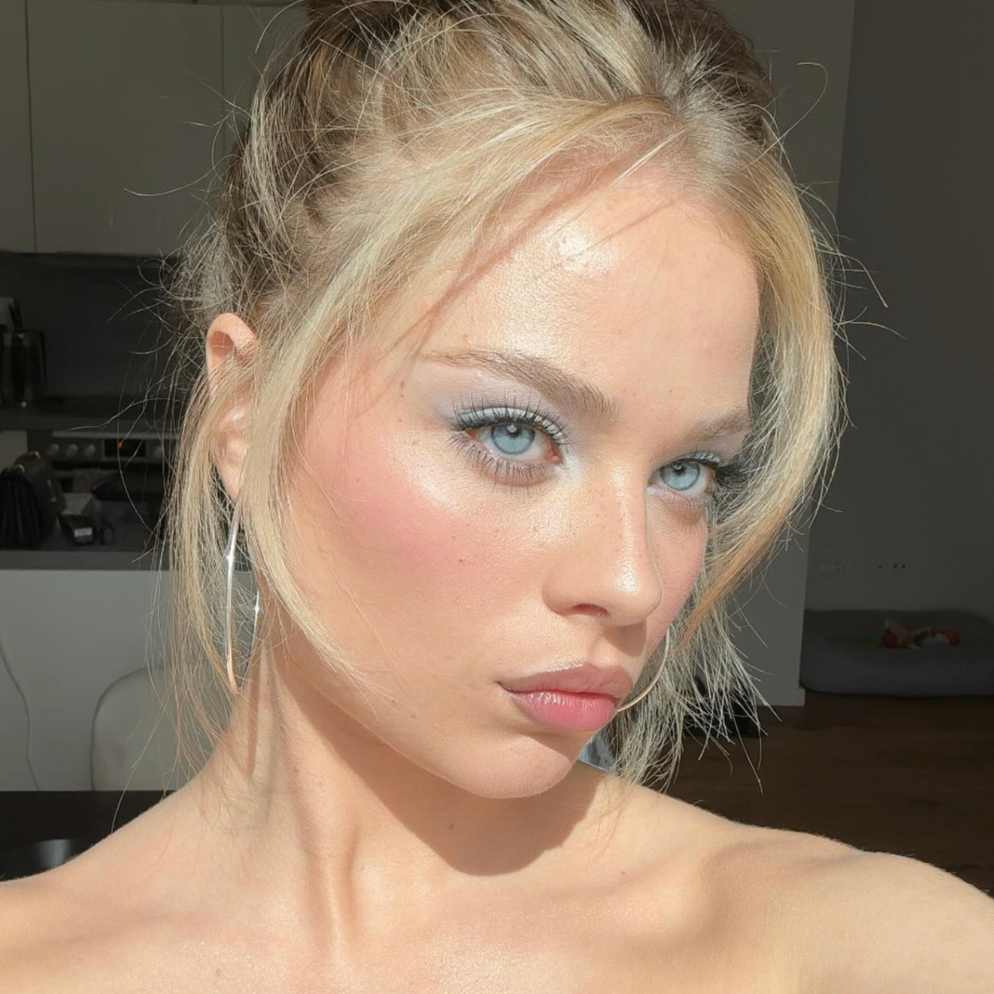 Lou (fackblocks.lens) Lens social identity (.lens handle) PFP